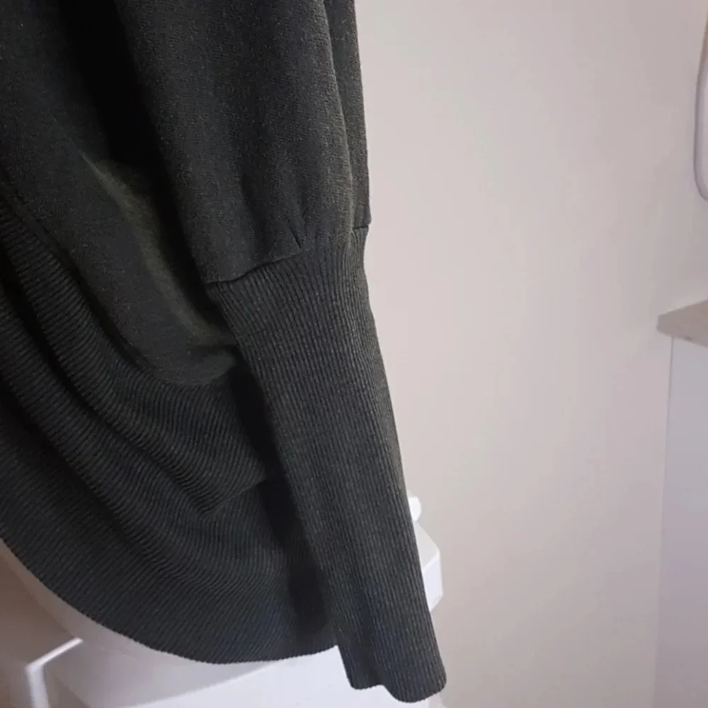 Aritzia Wilfred  Diderot cocoon sweater olive - Picture 6 of 13
